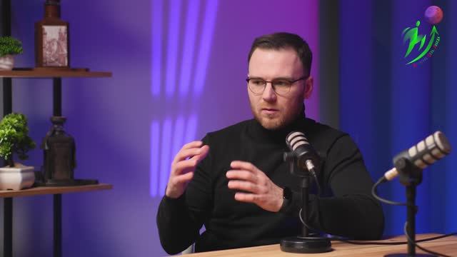 Павел Зубков в студии подкаста
